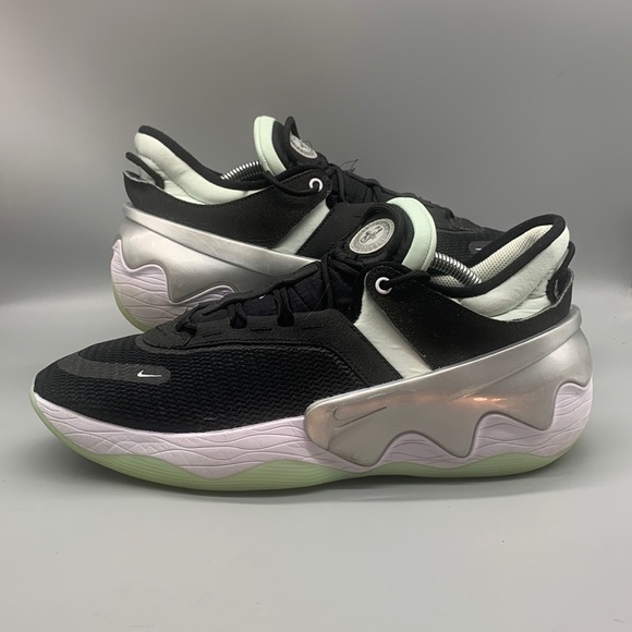 distorted dna nike